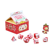 1985 Games Jordgubbsfärgat Kawaii katt-tärningsset: Mjölkpaketinspirerade tärningar för DnD och TTRPGs