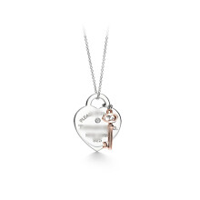 (A rose gold key diamond necklace) 2025 New high-end heart-shaped key necklace, fashionable enamel heart-shaped pendant accessory