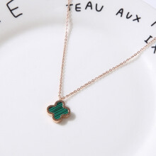 (Green and black double-sided) Titanium steel 18k rose gold four-leaf clover necklace, women often wear double-sided black agate collarbone chain, a popular Internet celebrity