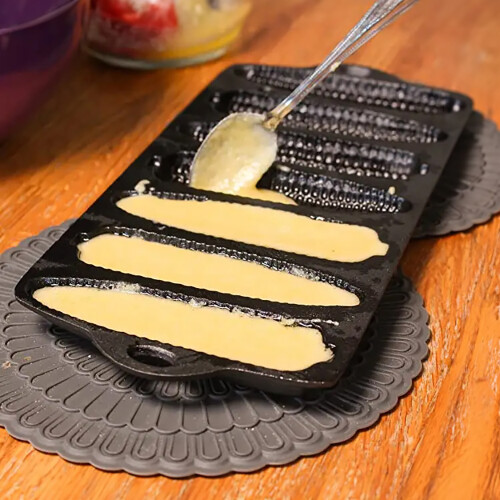 Living And Home Double-Handled Cast Iron Corn Pan 1