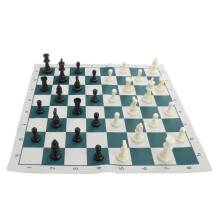 Moderner Kunststoff-Schachset im mittelalterlichen Stil mit grüner und weißer Spielfläche, 42x42cm