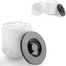 Contenitore per cubetti di ghiaccio bianco con coperchio nero, 5 litri.