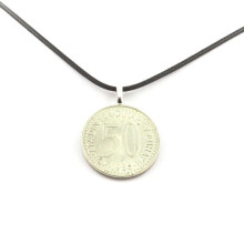Pedras e Minerais. Colar moeda Jugoslávia 50 dinars Corda preta.