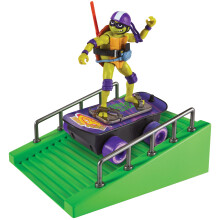 Teenage Mutant Ninja Turtles: Mutant Mayhem Donatello auf einem Skateboard mit Accessoires von Playmates Toys - Amazon Exclusive