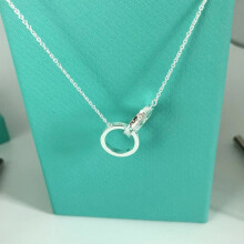 (White gold) Double-ring circle necklace for women, simple and classic letter pendant collarbone chain, fashionable and versatile, individual and elegant necklace