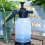 Spruzzatore a pressione da 2 L, trasparente, portatile per giardino. 4