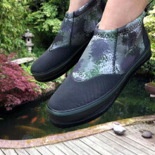 OD Green Neoprene Fishing Shoes with Felt Sole Steel Nails Size 11