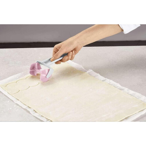 Rolling Pin Roller for Making Breadsticks, Aperitif Sticks and Homemade Appetizers (Pink) 1