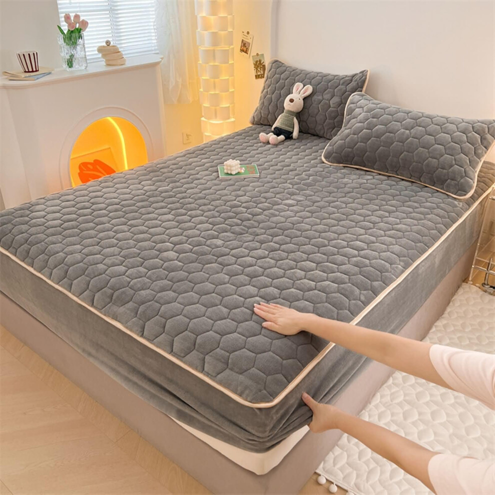 Luxury Gray King Size Bedspread 200x220 cm Soft Velvet Corners Breathable Bedding Set with Geometric Textured Sheets and 2 Pillowcases-image-OPC-PKFDGQZ-NEW