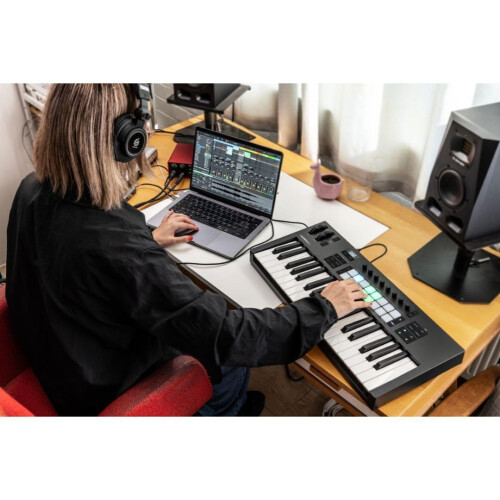 Novation, Launchkey, MK4, Compact, Key, USB, MIDI, Keyboard, Controller, DAW, Integration, Chord 1