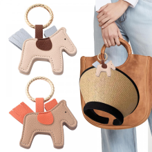 2PCS Cute Horse - Shaped Magnetic Hat Clips for Travel - Portable Bag Accessories, Ideal for Outdoor Use, Keep Hats Sun Hats Securely Attached to Bags