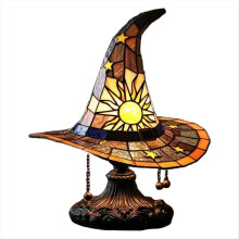 Lampa z żywicy w kształcie kapelusza czarownicy A