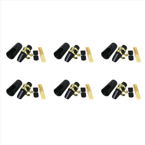 Saxofone soprano com fivela de metal e boquilhas pretas