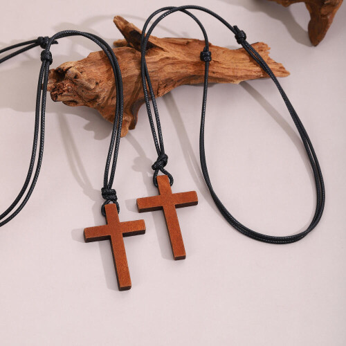 Collier pendentif croix en bois unisexe cadeau noyer marron 1