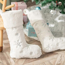 2-piece traditional Christmas stockings white faux fur hanging Christmas stockings silver Christmas fireplace decoration