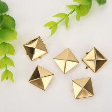 Stilvolle 10 mm goldene Pyramidennieten 100 Stück für Armbänder & Kleidung DIY