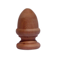 Remate decorativo de bellota Woodway en cedro. Mide 8,9 cm de di   metro por 13,8 cm de alto. 1 pieza.