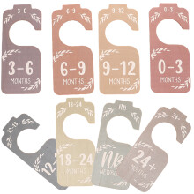 8 houten kledingkastverdelers voor babykleding, matenscheiders