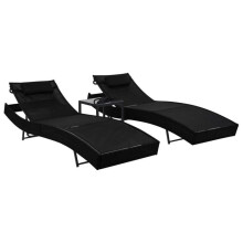 Set mit 2 Liegestühlen, Sonnenliege, Gartenliege, Terrassenmöbel für den Außenbereich und Tisch aus geflochtenem Harz und Textilien.