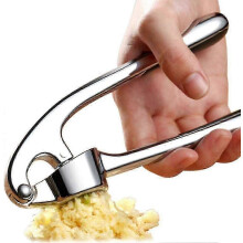 Garlic Chopper for Pressing Cloves and Crushing Ginger, Rustproof Zinc Alloy Portable Kitchen Tool - ya01