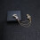 2 broches com gravata p/ homens, corrente c/ nota musical e strass 2