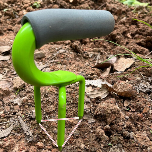 Professional Handheld Garden Claw Tool Rust-Resistant Triangular Tines Pattern For Drainage And Plant Root Health Green 2