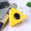 microfone profissional com logo e protetor triangular amarelo 9