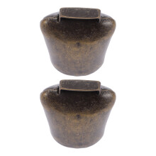 2 runderbelletjes, halsband ornamenten, weidebenodigdheden