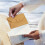 conjunto de envelopes pequenos com cartões em branco formato coração 10