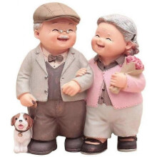 Elderly Couple Figurines Resin Old Married Couple Statues Wedding Anniversary Loving Couple Sculptures Cake Toppers