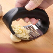 (Silver & Black, 1 Count) Manual Garlic Press with Handle, 1 Count Stainless Steel Rolling Garlic Crusher, Portable Metal Garlic Food Press for Home Kitchen Use