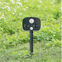 Ultrasonic Animal Repeller - with Motion Sensor And Ultrasonic Flash - for Cats, Mice, Dogs, Rats, Badgers, Foxes, Small Rodents And Birds