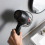 Support de sèche-cheveux sans perforation pour salle de bain 5