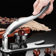 Moeiteloze kastanjesnijder en notenpeltang van roestvrij staal met ergonomisch ontwerp voor snel pellen. Een duurzame keukenhulp.