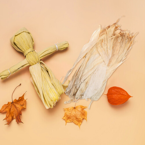 bag with natural materials for hats and slippers, includes corn husks 2