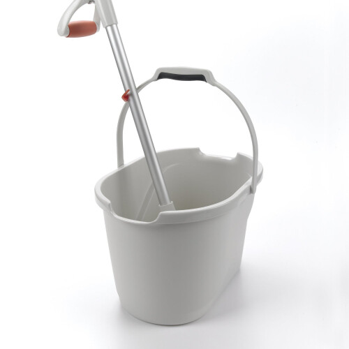 OXO Oxo Good Gripes Angular Medindo o balde de MOP 4 gal   es 1