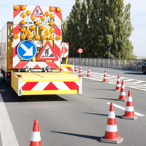 Parking Cones Foldable Reflective Stripe 60cm Portable Traffic Cone 2