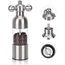 Manual salt and pepper mill, coarse and fine grinding of salt and pepper