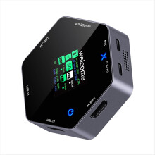 Otte-i-en-dockingstation Type C Smart Display