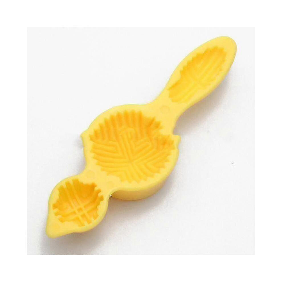 Plastic cookie mold for baking cookies and cakes, rice ball mold, three-dimensional cookie mold, baking mold