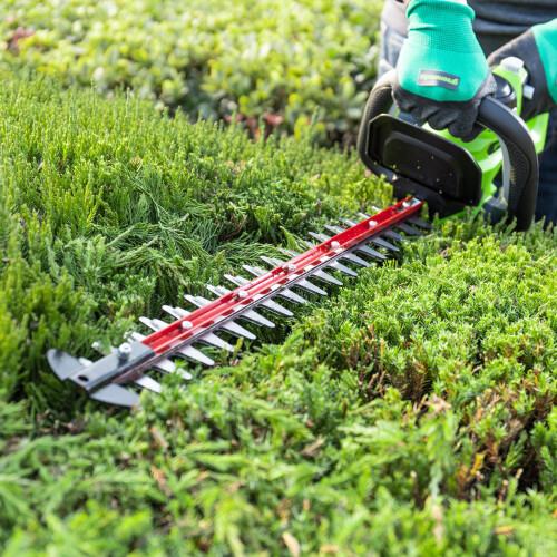 Greenworks 24V Hedge Trimmer 61cm - 2Ah Battery 2