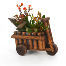 kleiner holzwagen für sukkulenten mit kunstblumen deko