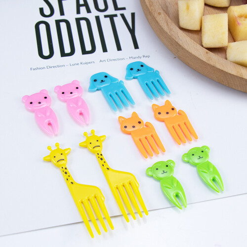 Cute cartoon fruit fork plastic mini reusable giraffe 1