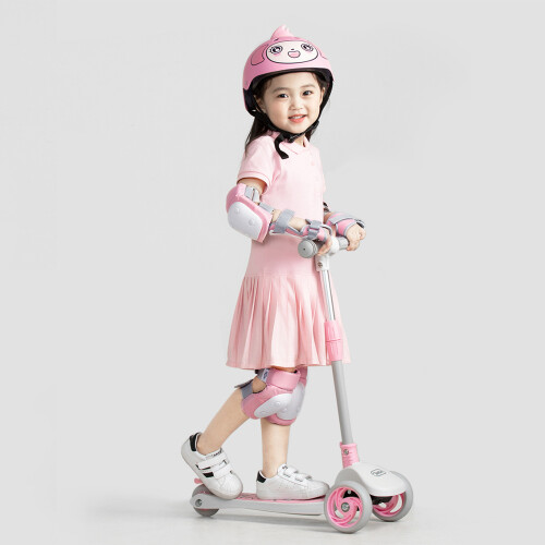 700Kids 3-Wheel Scooter Adjustable Flashing Wheels Foldable Brake 1