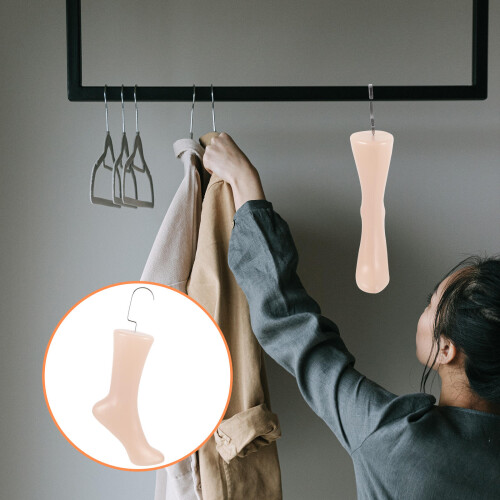 fußmodell für damen, display mit hakenständer 2