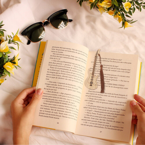 20 Pcs Guitar Shaped Bamboo Bookmark With Tassels 2