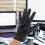 Ein Paar Schwarze Kunstlederhandschuhe 5