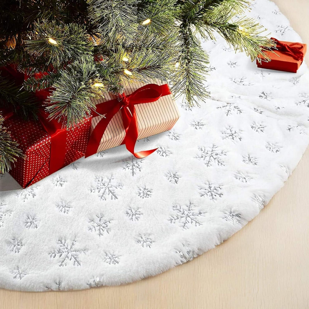 Christmas Tree Skirt 48 Inch / 122 cm Soft White Faux Fur With Silver Snowflake Pattern-image-OPC-PM69C2N-NEW