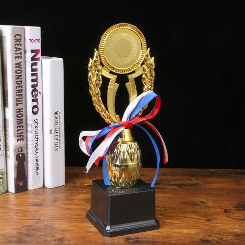 24Cm Troféu De Design Plástico Com Base Preta 2
