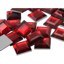 12 mm:n littet nelikulmaiset akryylistraasit korujen valmistukseen ja pukujen Cosplay-koristeisiin ? 40 kpl (punainen rubiini .TM)